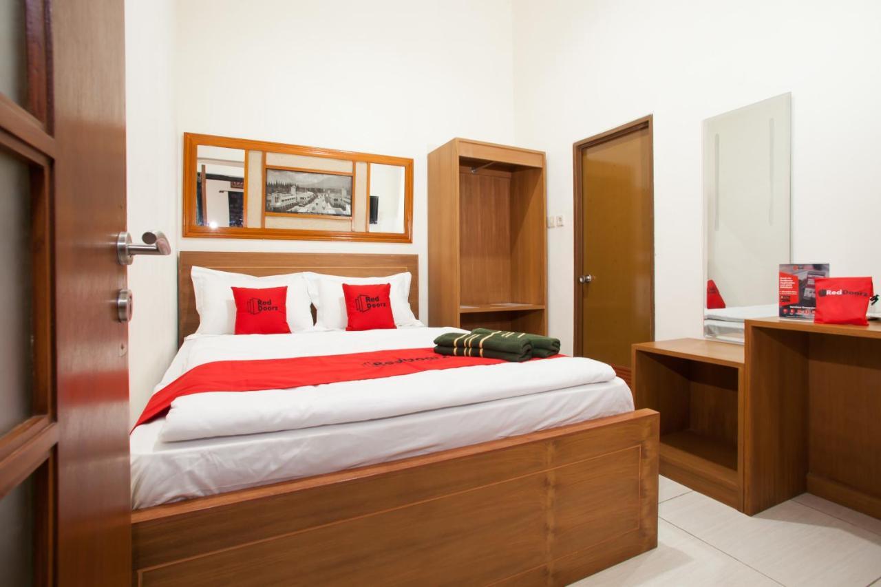 Reddoorz Syariah Near Singha Merjosari Park Malang Exterior foto