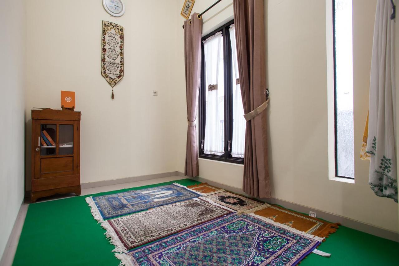 Reddoorz Syariah Near Singha Merjosari Park Malang Exterior foto